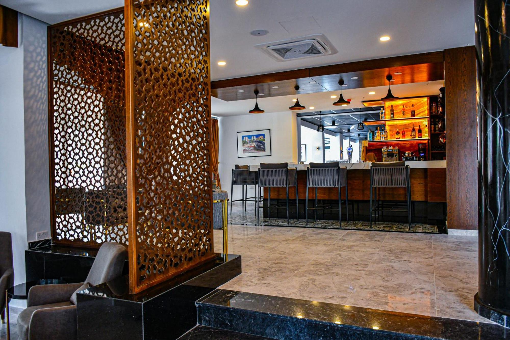Dorana Hotel キレニア エクステリア 写真